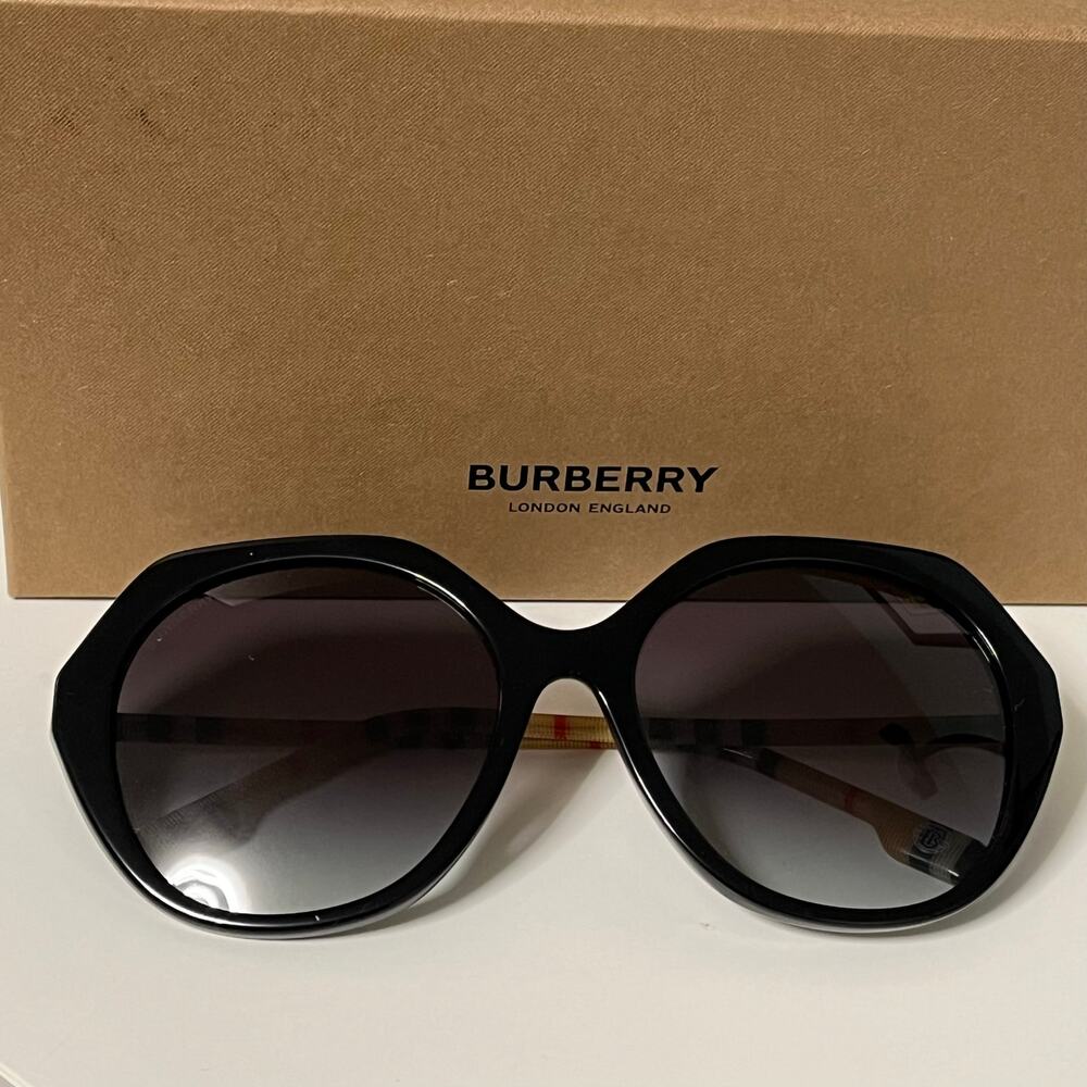 NIB $500 Burberry Geometric Sunglasses